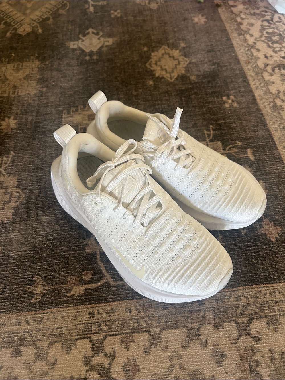 Nike White fly Knit Athletic Sneakers 7.5